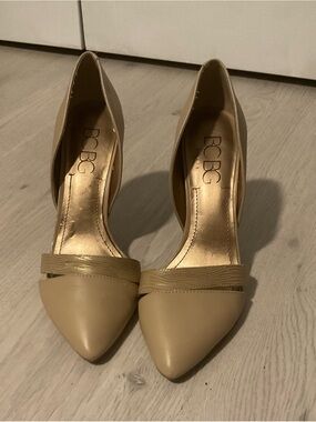 BCBG Beige Pointed-Toe D'Orsay Pumps with Strap Size 9